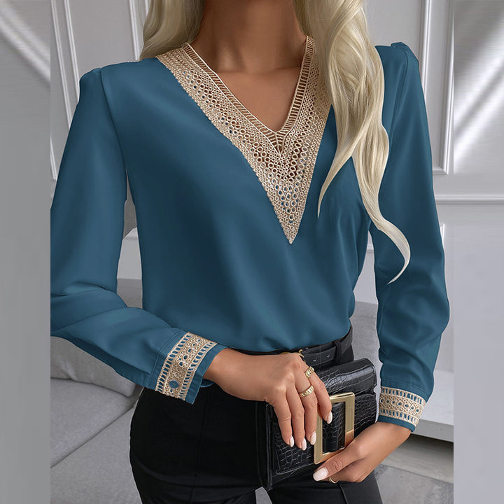 Damebluse med elegante hækle-detaljer og V-udskæring Stilla