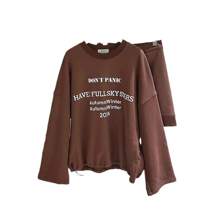 Dame afslappet sweatshirt med moderne skrift og matchende bukser Stilla