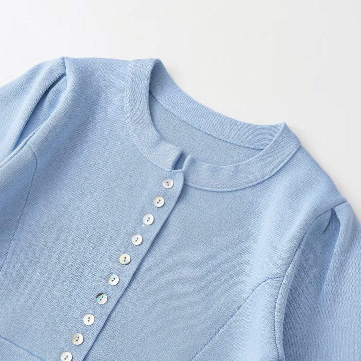 Dame elegant cardigan med fint ribmønster og dekorative knapper Skovae