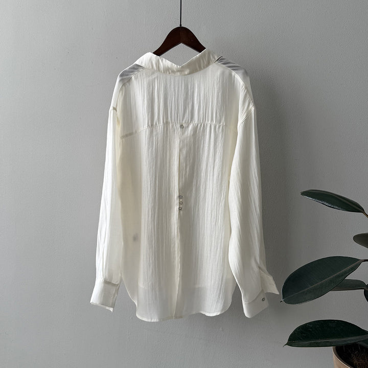 Dame luftig bluse med elegant knappeliste og fin ribstruktur Stilla
