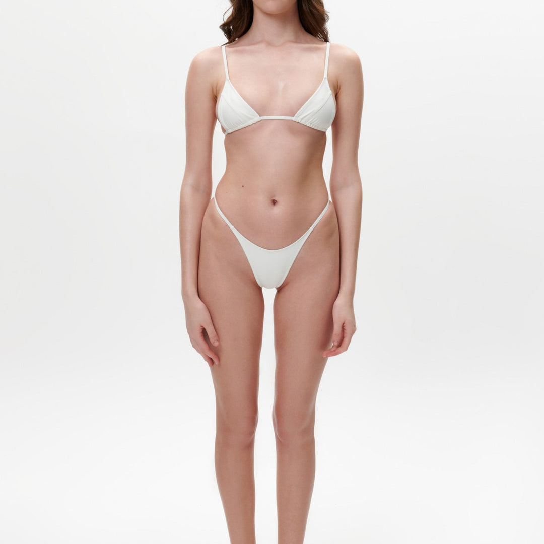 Dame Triangle-Bikini med minimalistisk design og feminint snit Stilla