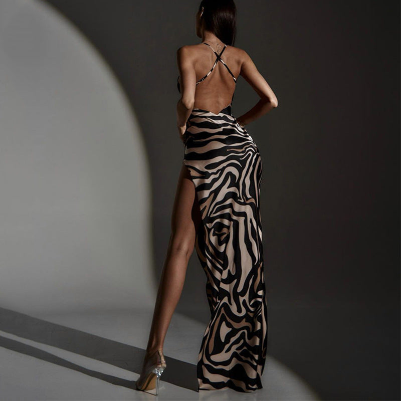 Dame lang kjole med raffineret zebra-design og elegante spids detaljer Stilla