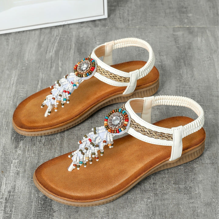 Dame sandaler med dekorativt smykke design og fleksibel fodseng Stilla