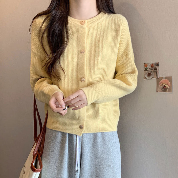 Damer Cozy Cardigan med fint struktureret mønster og knapdetaljer Stilla