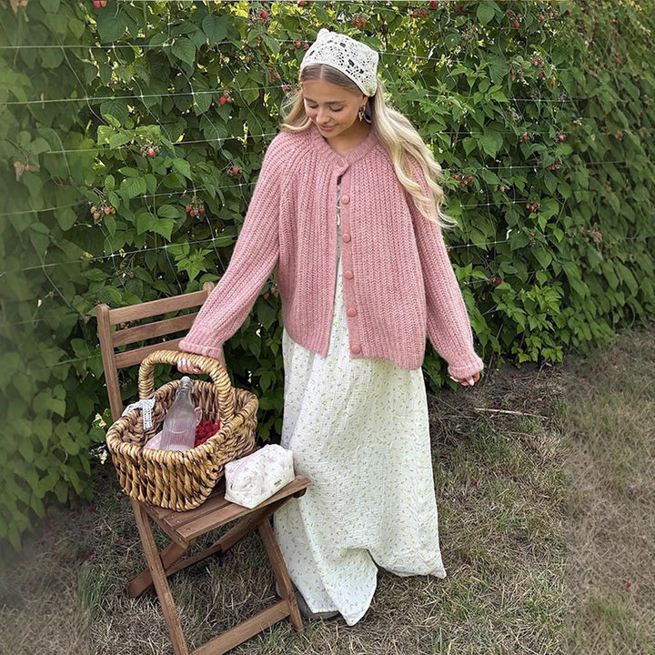 Dame strikjakke med knaplukning og afslappet snit Stilla
