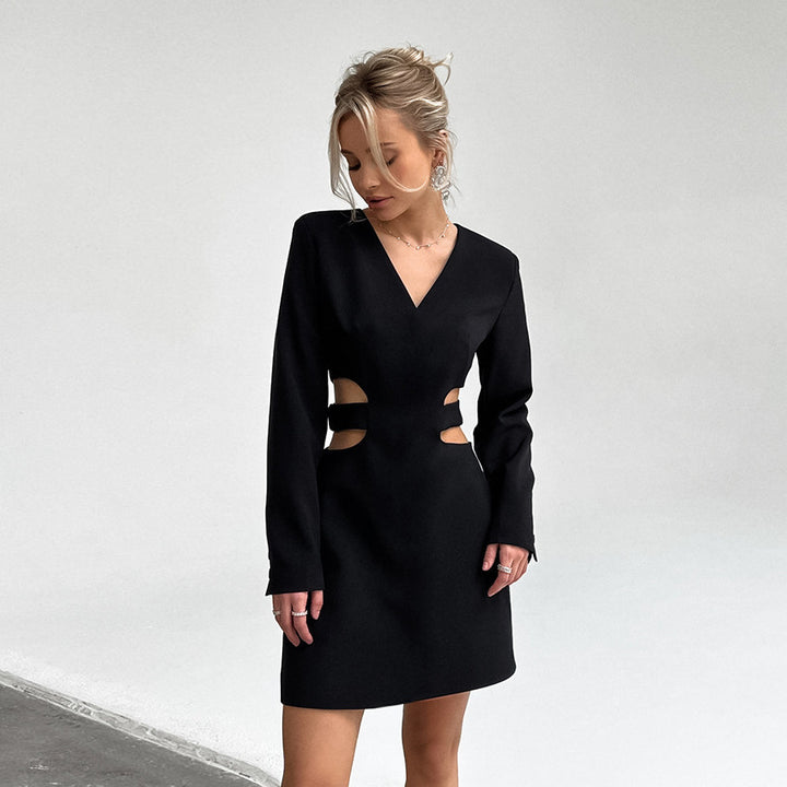 Dame Skaterkjole med elegant V-udskæring og raffineret cut-out design Stilla