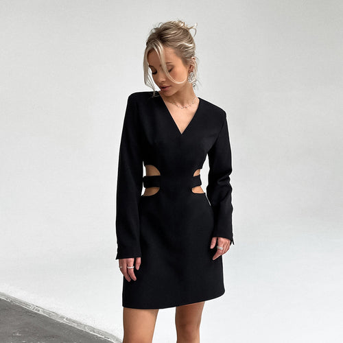 Dame Skaterkjole med elegant V-udskæring og raffineret cut-out design Stilla