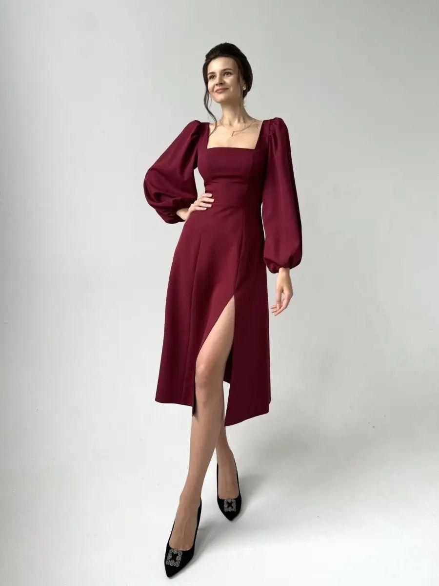 Damer midikjole med voluminøse ærmer og elegant V-udskæring Stilla