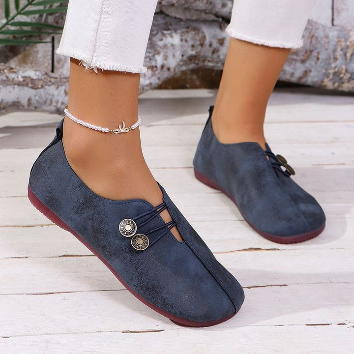 Dame Slip-On sko med moderigtigt knapdetalje og blødt overmateriale Stilla