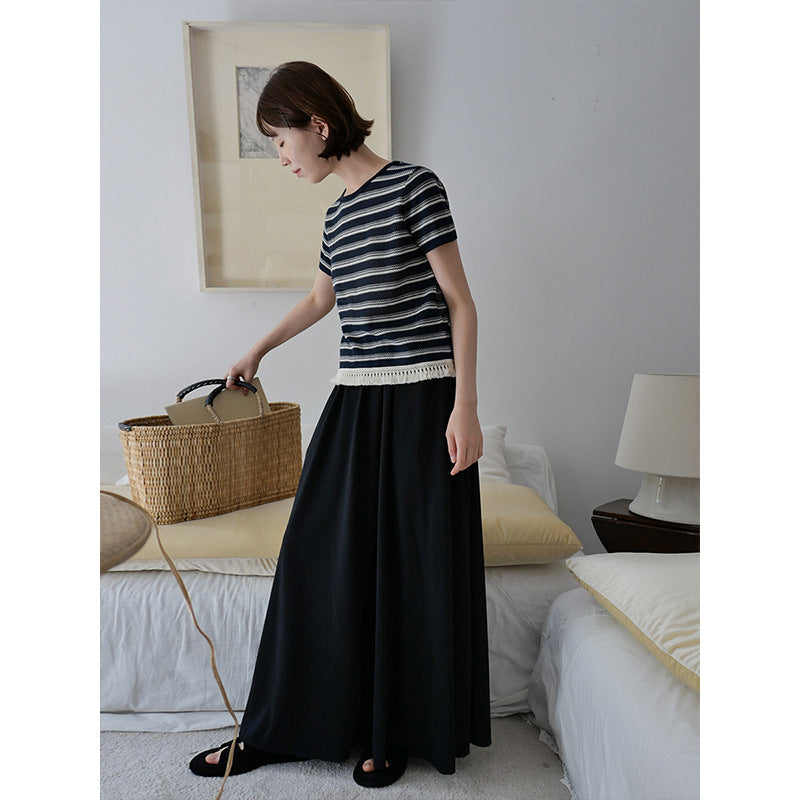 Dame afslappet top med fin stribet look og trendy frynsedekoration Stilla