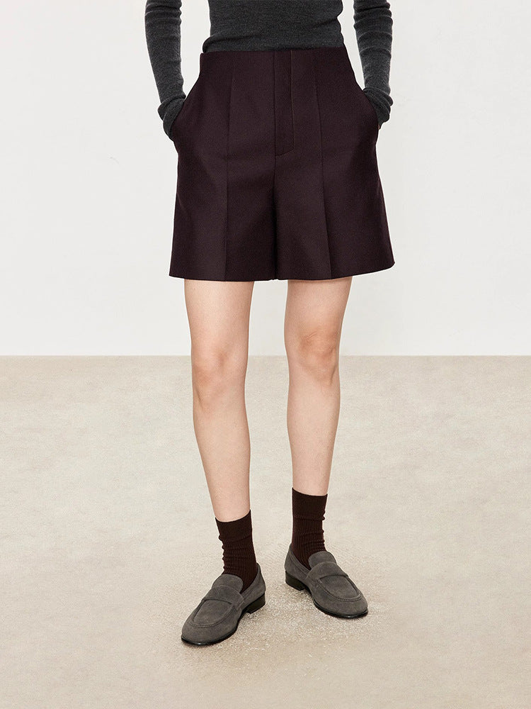 Dame elegante shorts med klassisk snit og elegante strygede folder Stilla