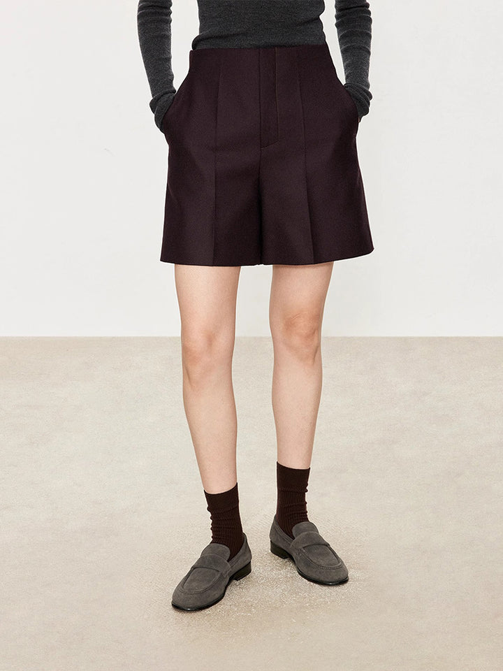Dame elegante shorts med klassisk snit og elegante strygede folder Stilla