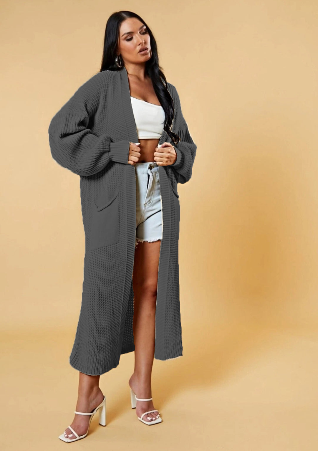 Kvinders lange strikket cardigan med åbent design og praktiske lommer Stilla