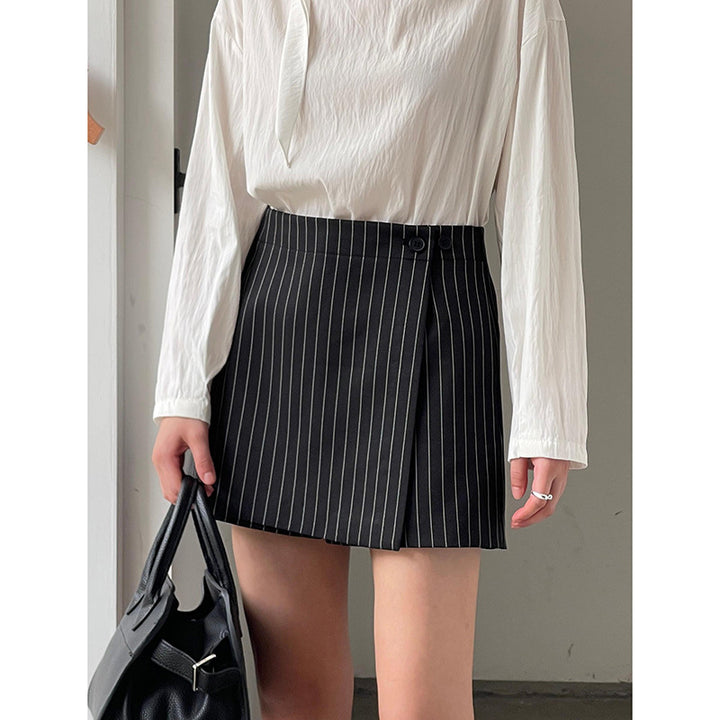 Dame elegante shorts med fine nålestriber og høj talje Stilla