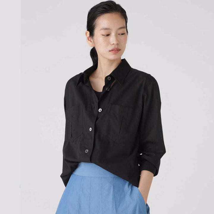 Dame klassisk bomuldsbluse med praktiske brystlommer og elegant snit Stilla