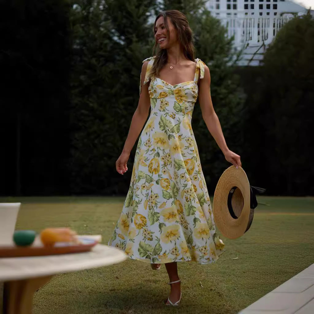 Dame Midikjole med legende blomsterdesign og elegante stropper Stilla