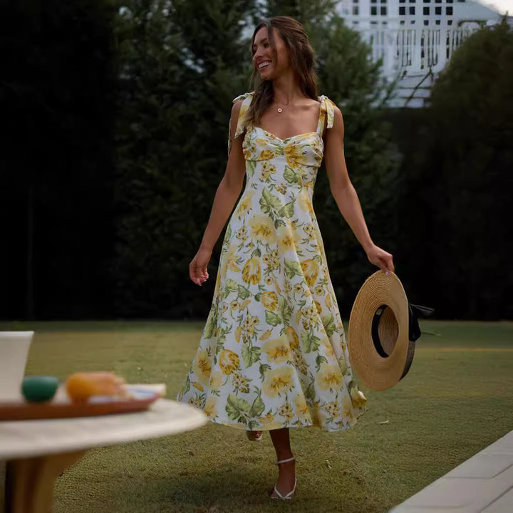 Dame Midikjole med legende blomsterdesign og elegante stropper Stilla