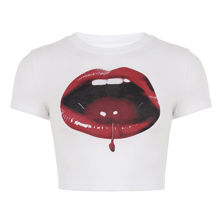 Damen cropped T-Shirt mit auffälligem Lippen-Print und modernen Schnittelementen Skovae