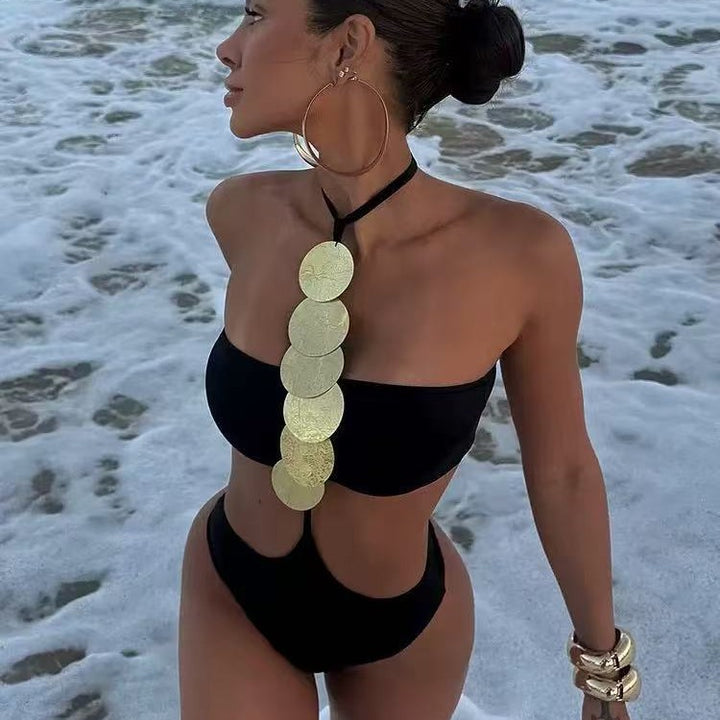 Dame bikini-sæt med elegant cut-out-design og gyldne accenter Stilla