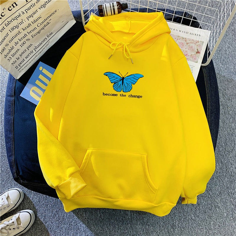 Kvinders hoodie med kort skæring og unikt sommerfugl motiv Skovae
