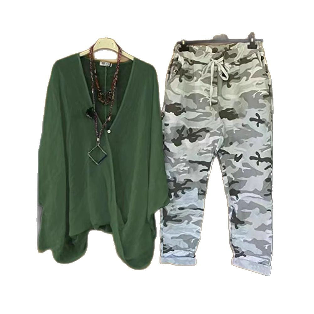 Dame nan to-delt outfit af flydende kimono-top og camouflage-joggingbukser Skovae