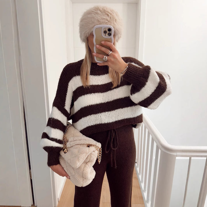 Kvinders hyggelige cropped sweater med brede striber og høj krave Stilla