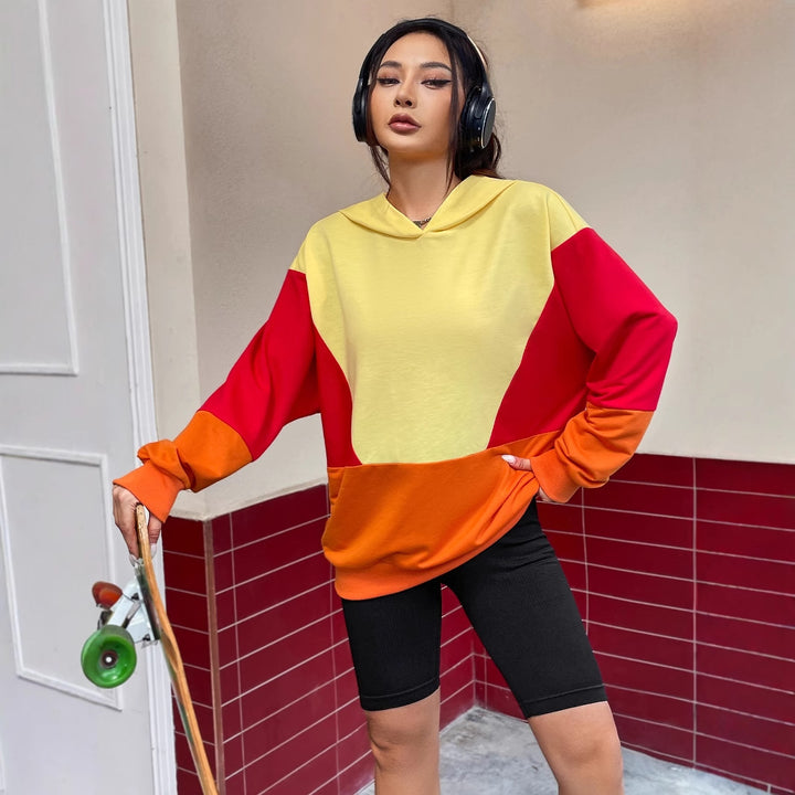 Kvinders afslappede hoodie med farverig farvebloksdesign Stilla