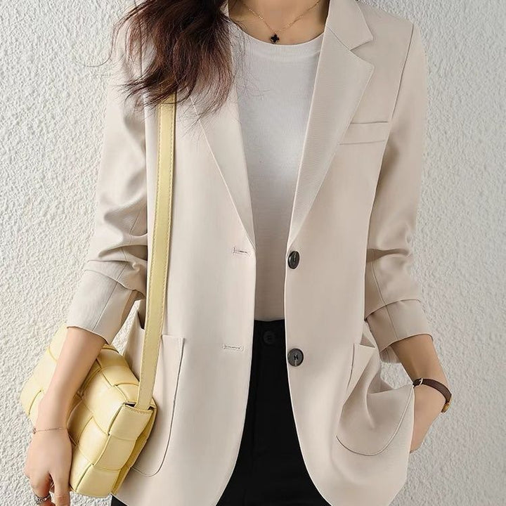 Kvindernes elegante og moderne blazer med klaplommer Stilla