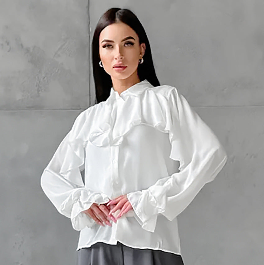 Damebluse med flæsedetaljer og elegante accenter Stilla