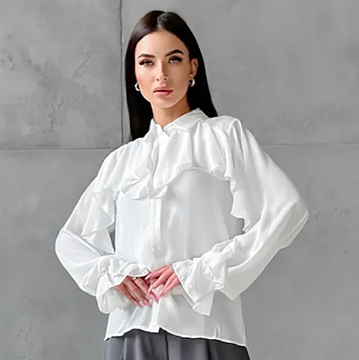 Damebluse med flæsedetaljer og elegante accenter Stilla