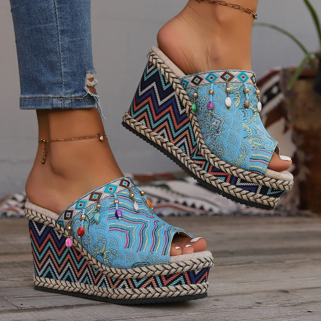 Dame Wedge-sandaler med farverigt etno-design og glitrende accenter Stilla