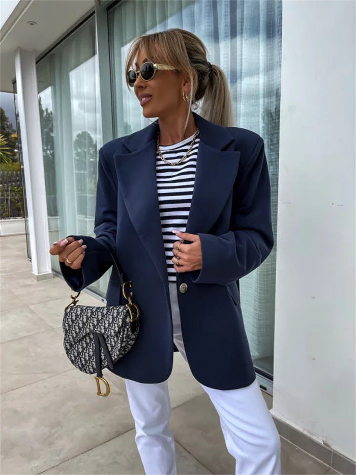 Damer fashionabel blazer med integreret hætte og stilfulde bukser Skovae