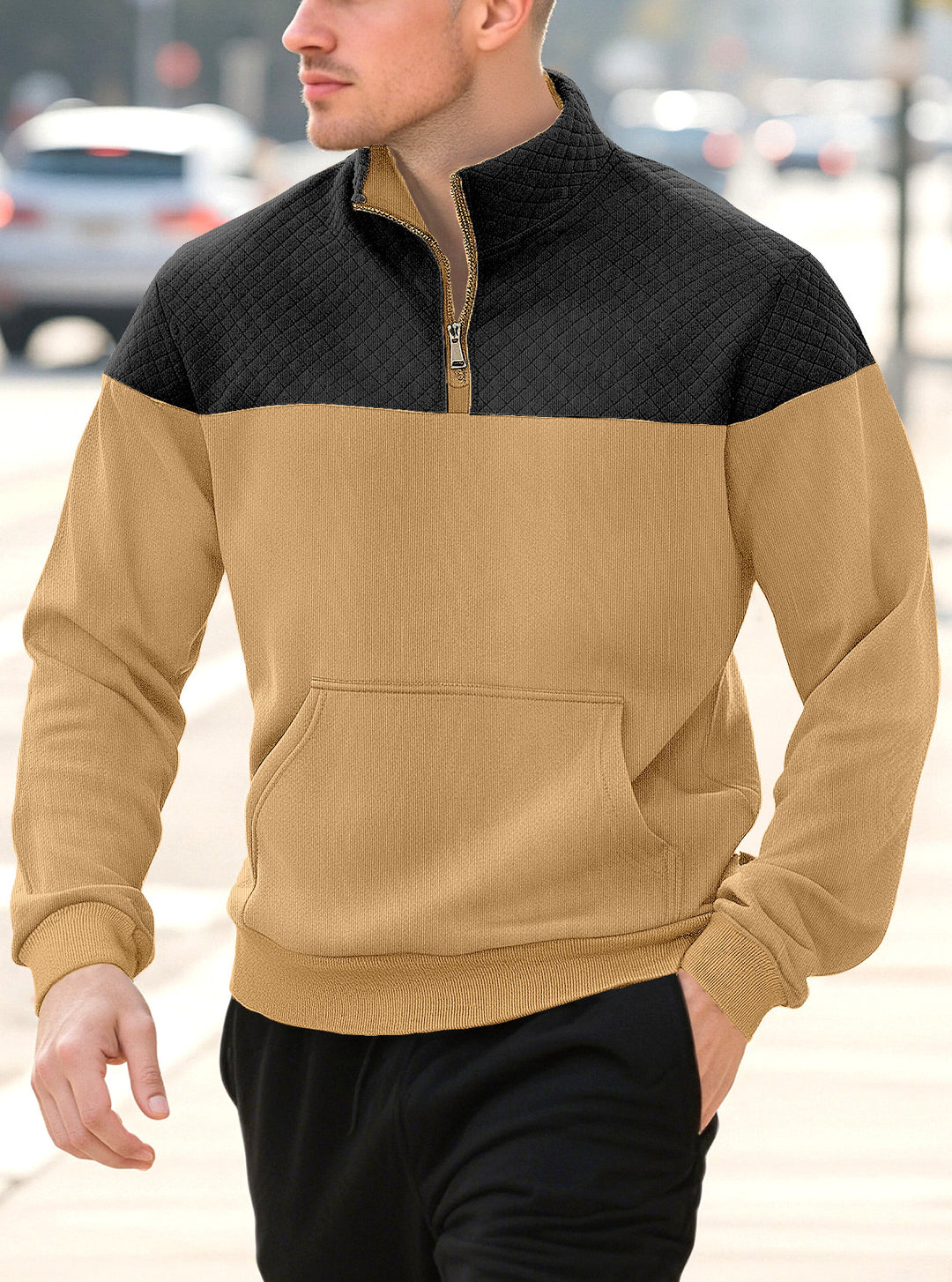 Herrer nan halvlyn-sweatshirt med quiltede skulderparti, kengurulomme og ribbede manchetter Skovae