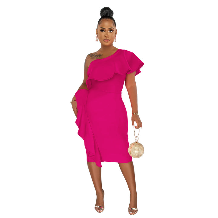 Dame Elegant One-Shoulder-Kjole med Volantdetaljer og Figursyet Snit Stilla