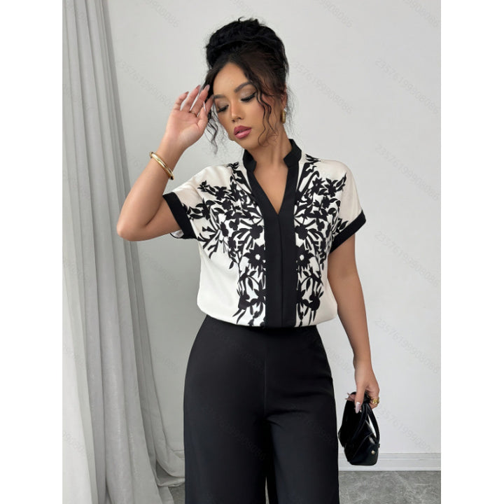Damebluse med florale detaljer og elegant skæring Skovae