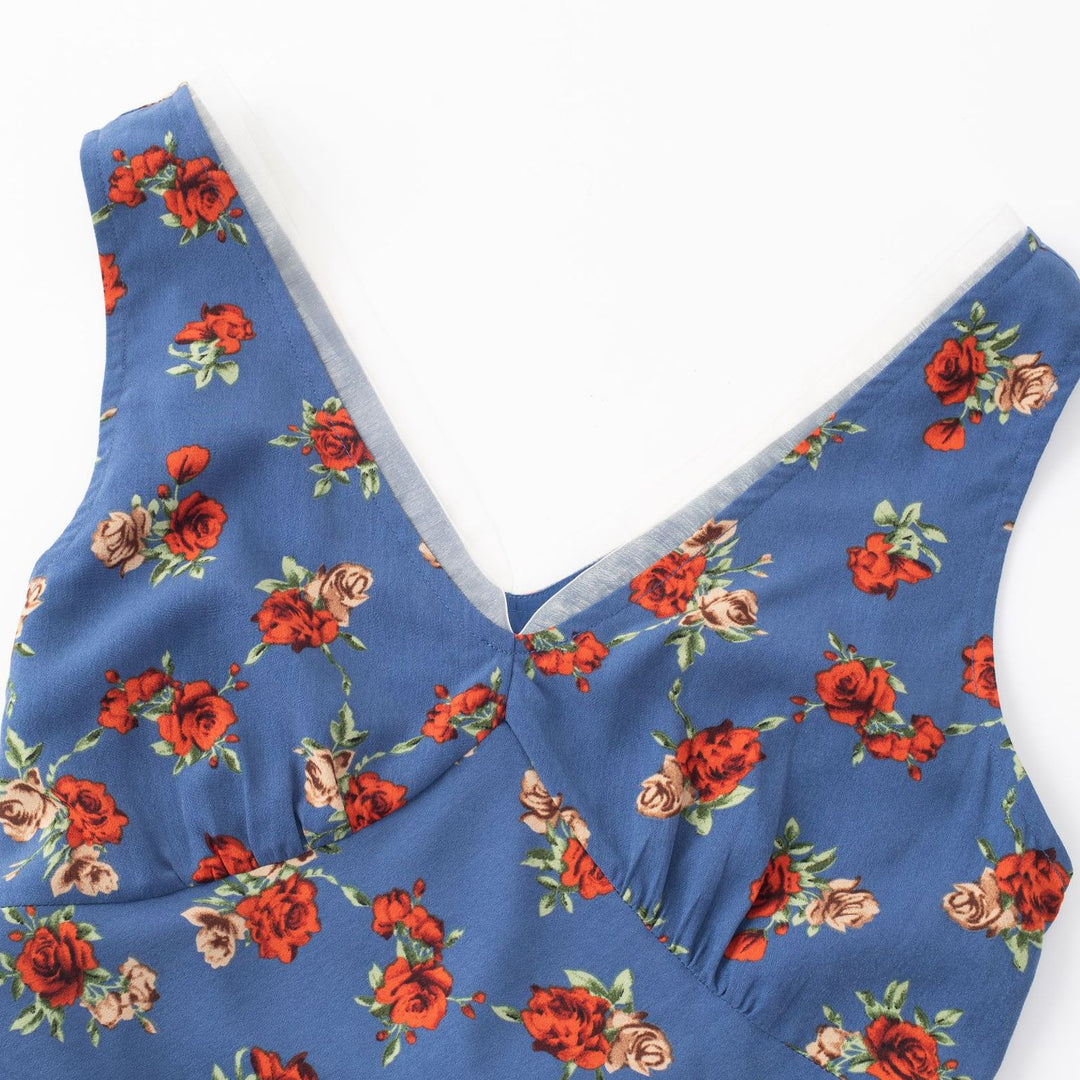 Dame V-hals sommerkjole med blomstret design og flydende snit Stilla