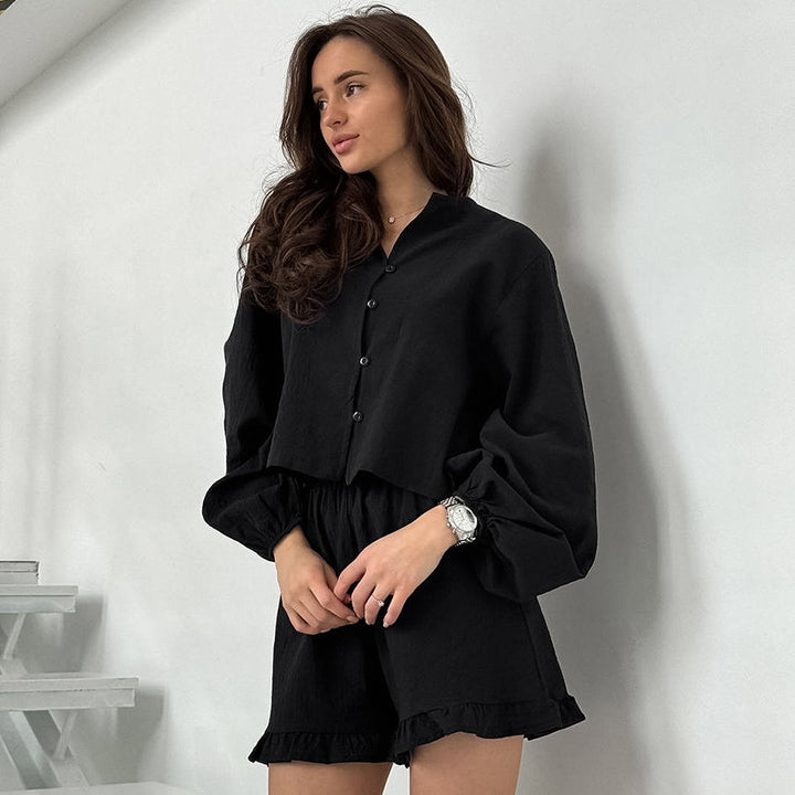 Dame Casual sæt bestående af kort bluse og shorts med rynkedetaljer Stilla