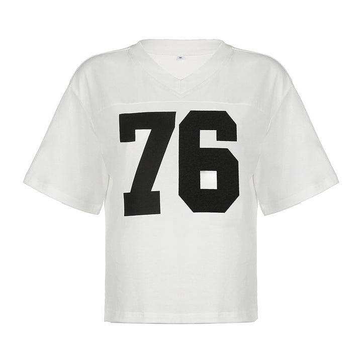 Dame afslappet V-hals T-shirt med sportmotiv Skovae