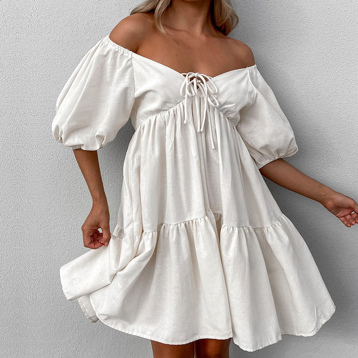 Dame Off-Shoulder Minikjole med Rüschedetaljer og figursyet silhuet Stilla