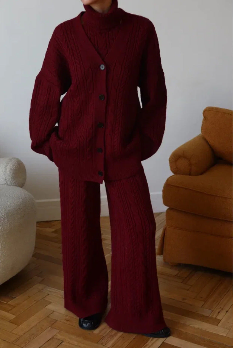 Damernes strikkede loungewear sæt med loose fit og hyggelige detaljer Stilla