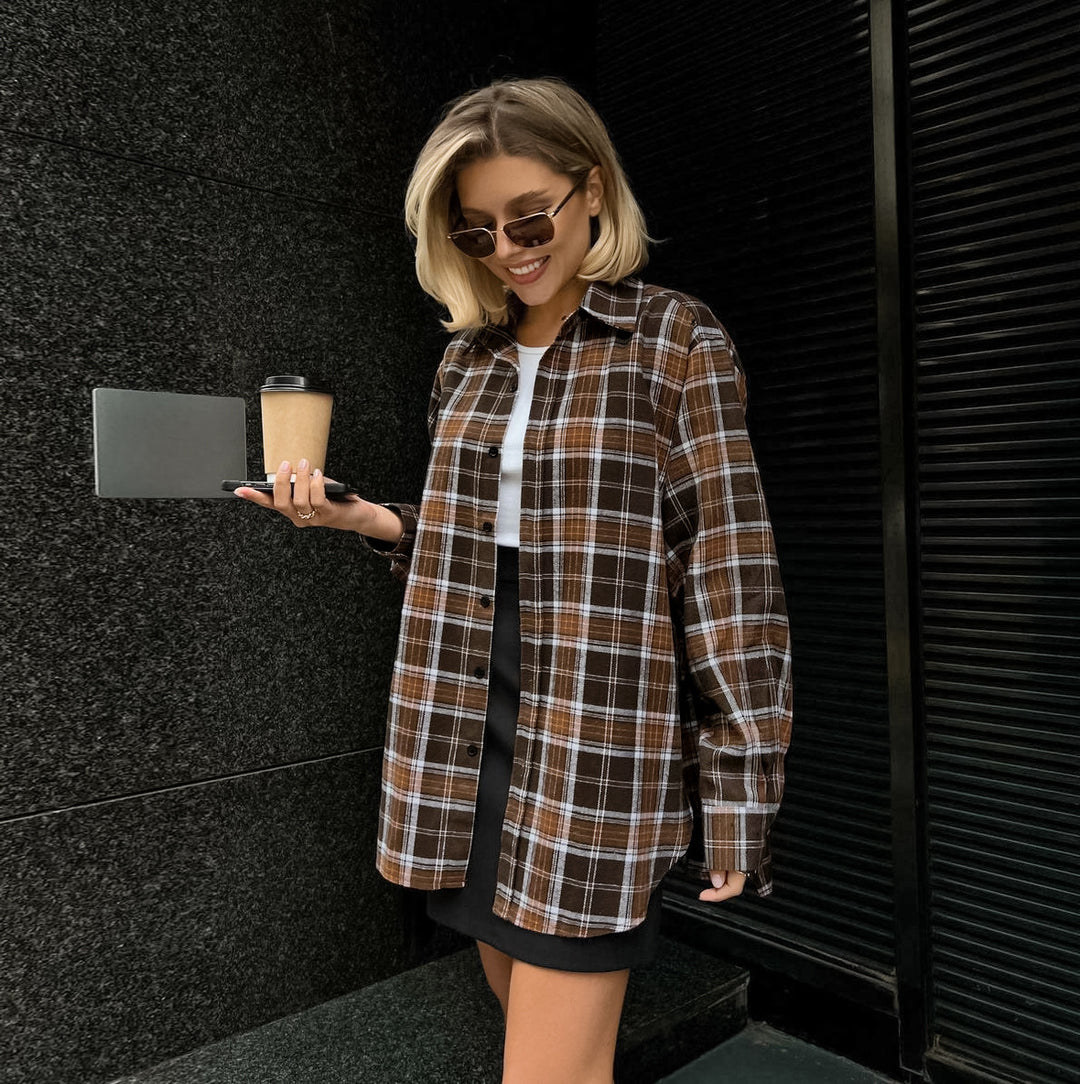 Dame flannel overshirt med moderne ternet mønster og casual snit Stilla