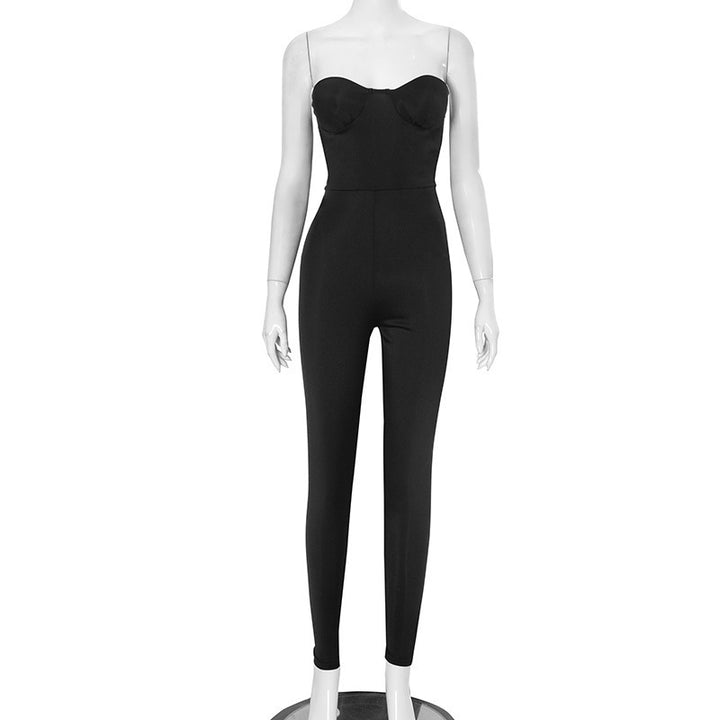 Dame figurtilpasset jumpsuit med stroppeløst design og elegant snit Skovae