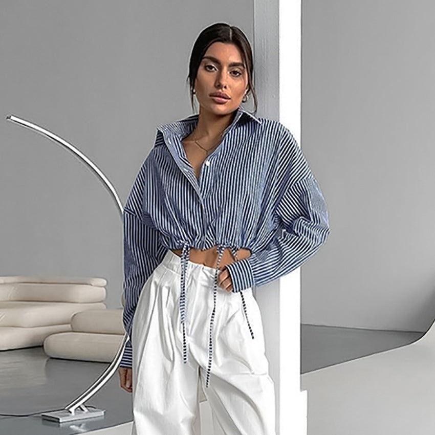 Dame stribet oversized skjorte med taljerbart design Stilla