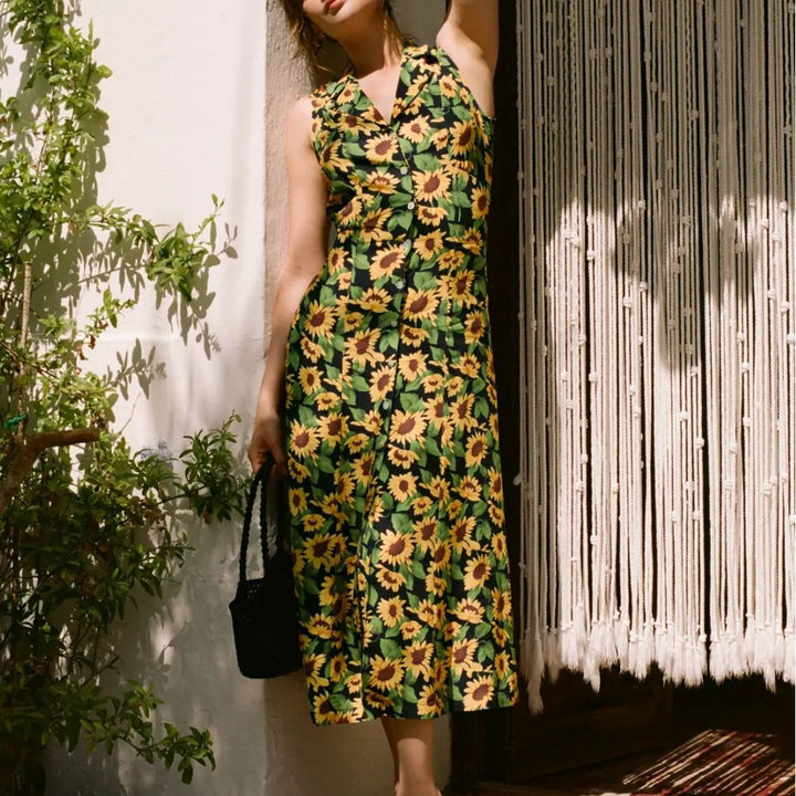 Dame maxikjole med glad solsikker mønster og elegant V-udskæring Stilla