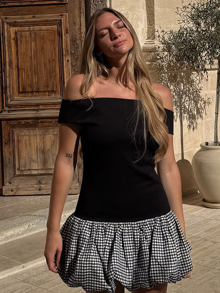 Dame Minikjole med off-shoulder design og voluminøs flæsekant Stilla