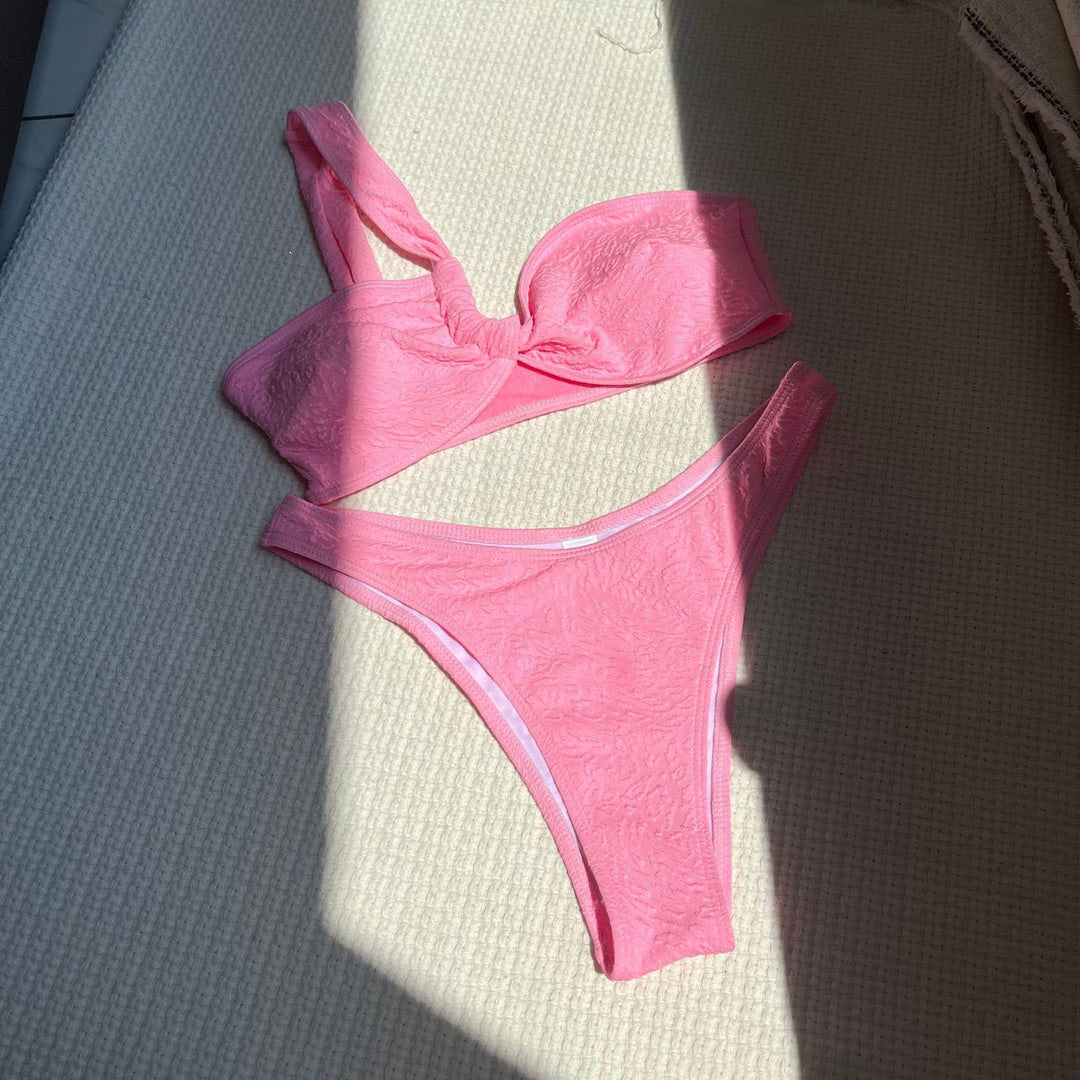 Dame Bikini-sæt med moderne knude-detalje og innovative snitlinjer Stilla