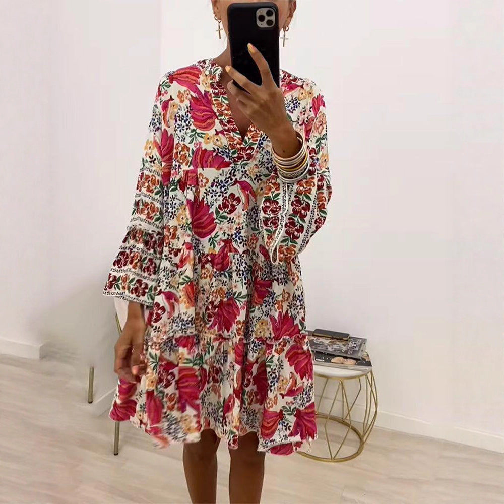 Dame nan florale Volant-Mini-kjole i Boho-stil med V-halsudskæring og trinvise silhuetter Skovae