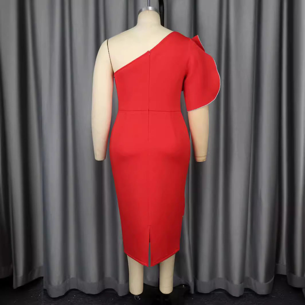Dame figurtilpasset indpakningskjole med asymmetrisk design og trendy ruffles element Skovae