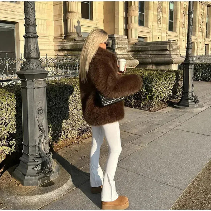 Kvinders luksuriøse faux fur jakke med voluminøse ærmer Stilla