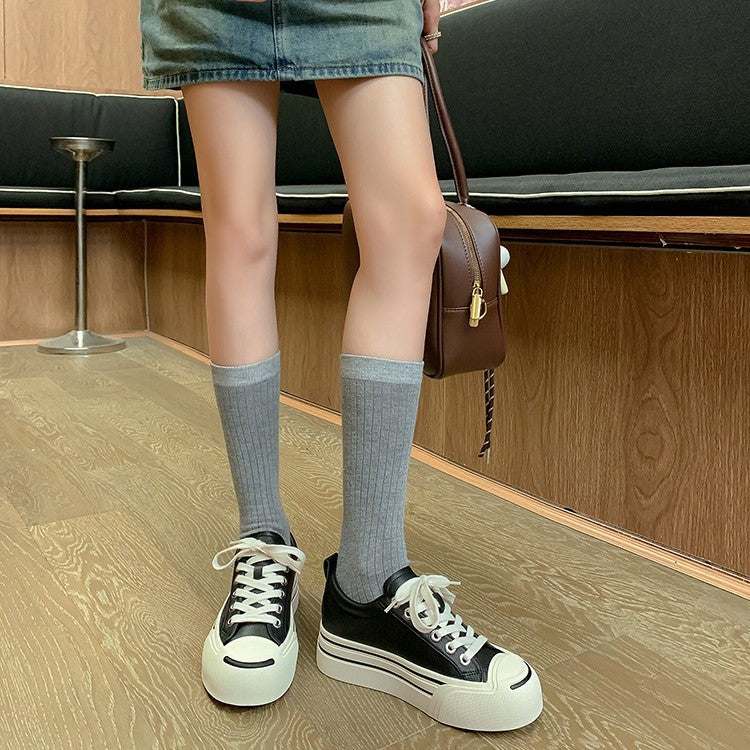 Dame retro-inspirerede canvas-sneakers med karakteristisk gummispids Stilla